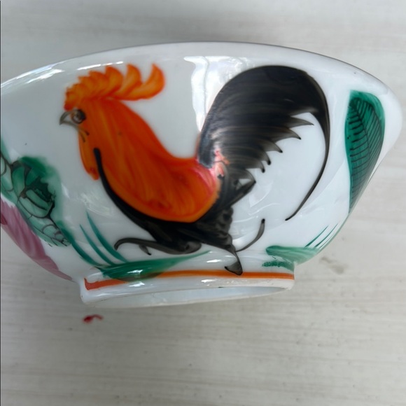 Hand-Painted Porcelain Bowl with Floral and Rooster Design - Picture 4 of 6